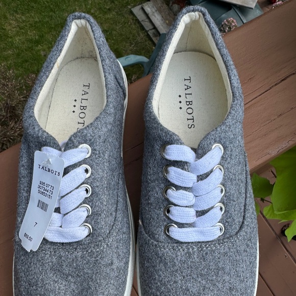 PRICE DROP!! TALBOTS Womens Gray Sneakers- NWT-NEVER WORN-size 7M - Picture 4 of 12